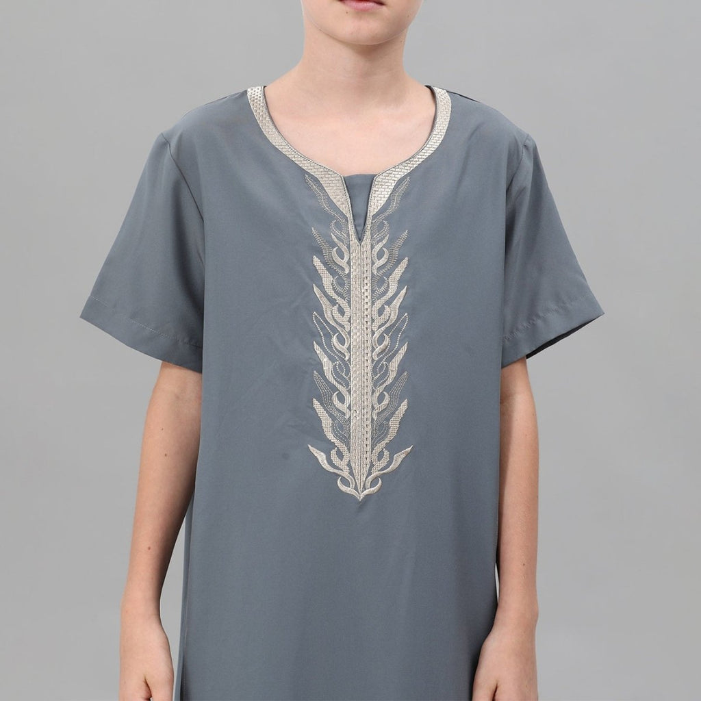 Boys' Embroidered Thobe with Side Pockets(MKB035)