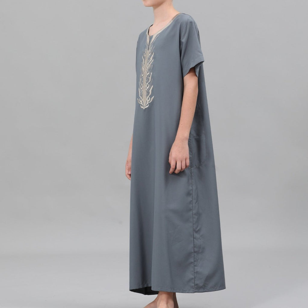 Boys' Embroidered Thobe with Side Pockets(MKB035)