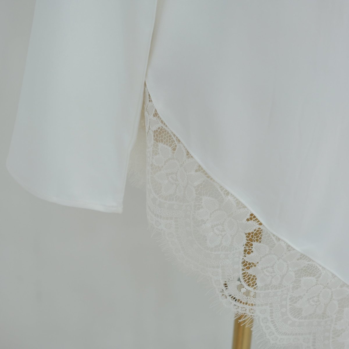 Lace Trim Contrast Panel Satin Top(MS408)