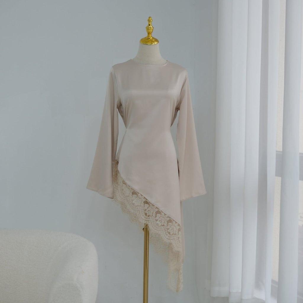 Lace Trim Contrast Panel Satin Top(MS408)