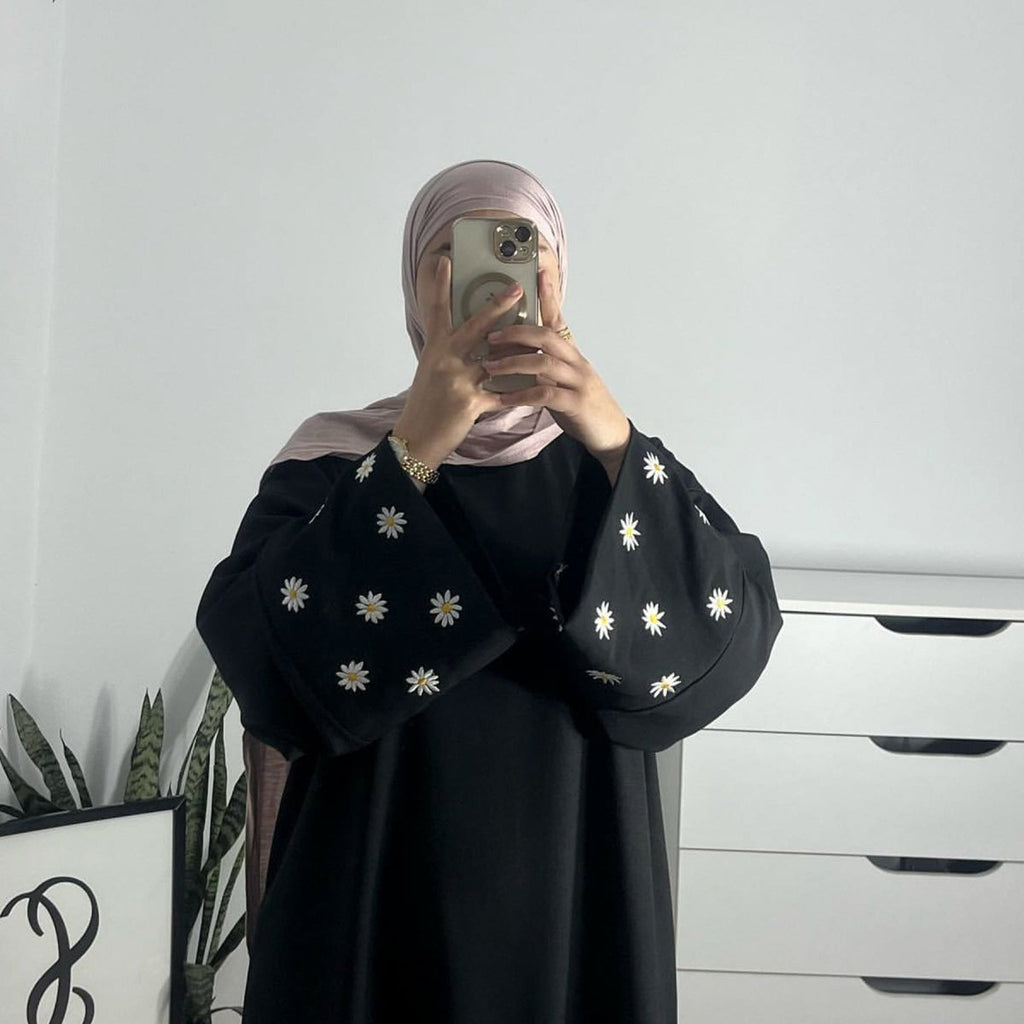 Daisy-Embroidered Abaya (MA089)