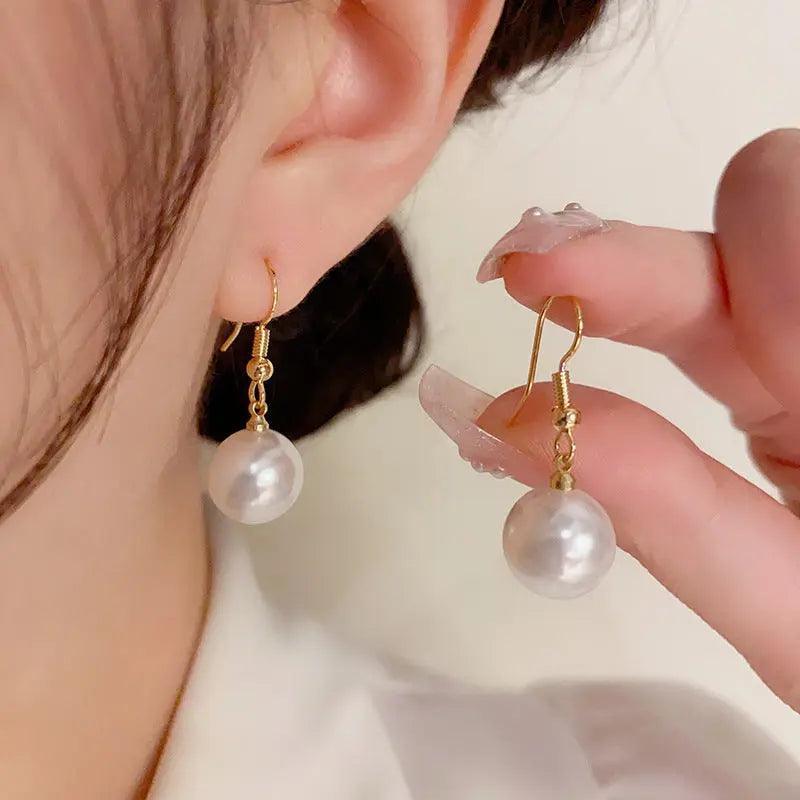 MAC055 Natural Freshwater Pearl Stud Earrings